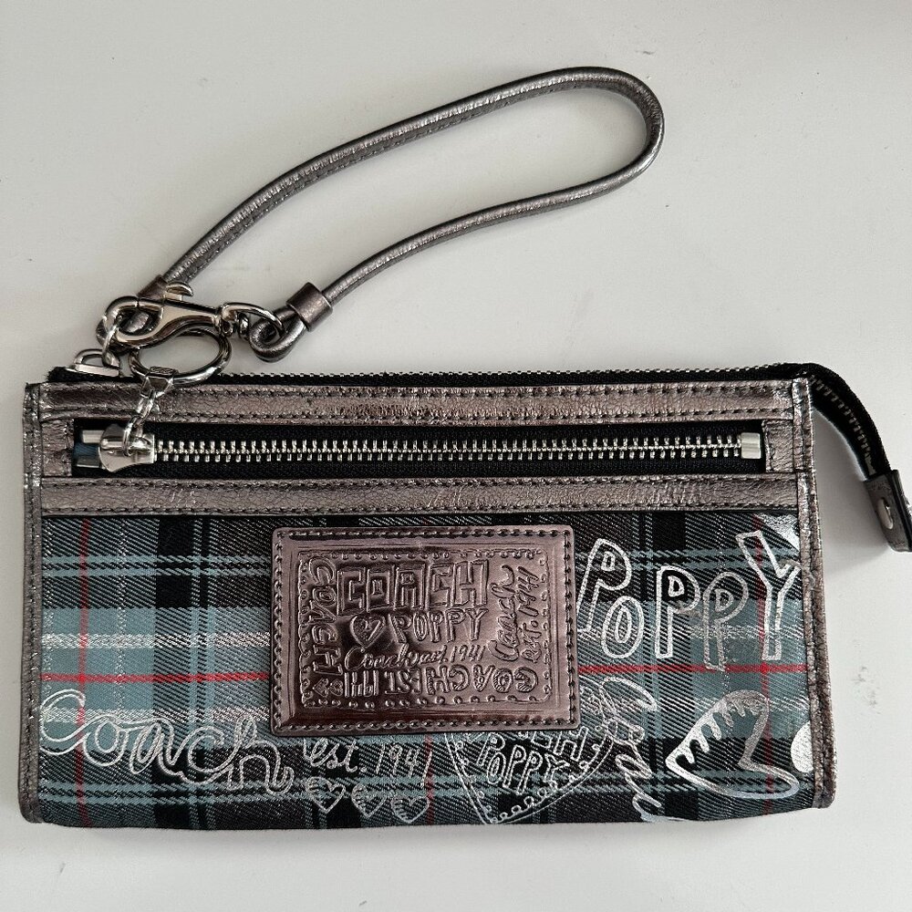 RARE Coach Poppy Tartan Plaid Wristlet with Silver Graffiti